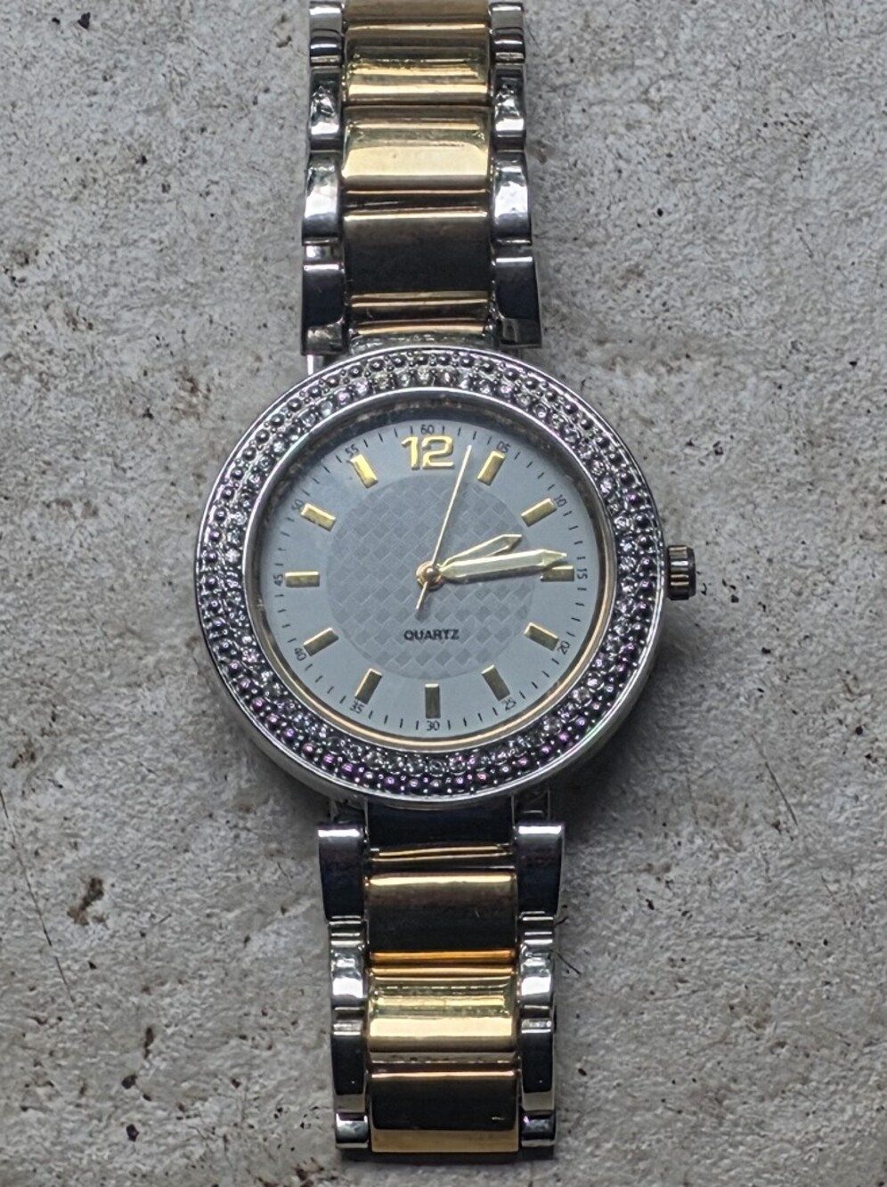 OMAX Quartz Watch – Two-Tone Gold & Silver Band, Crystal Bezel